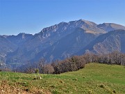 52 Dal pianoro di Baita Campo zoom in Menna